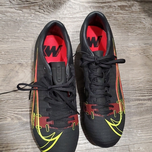 Athletic_Shoes